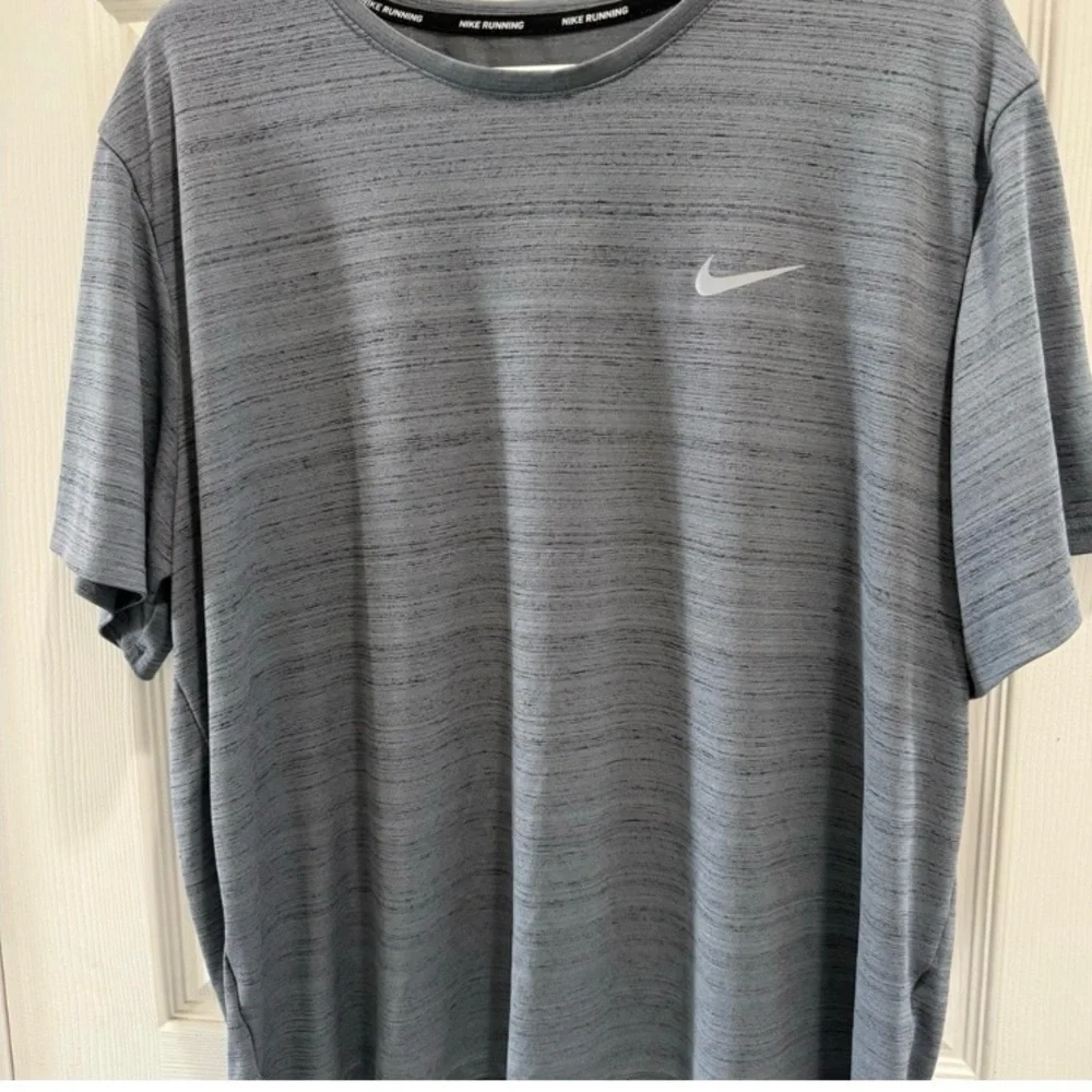 Nike Dri Fit Heathered Gray Short Sleeve men’s L